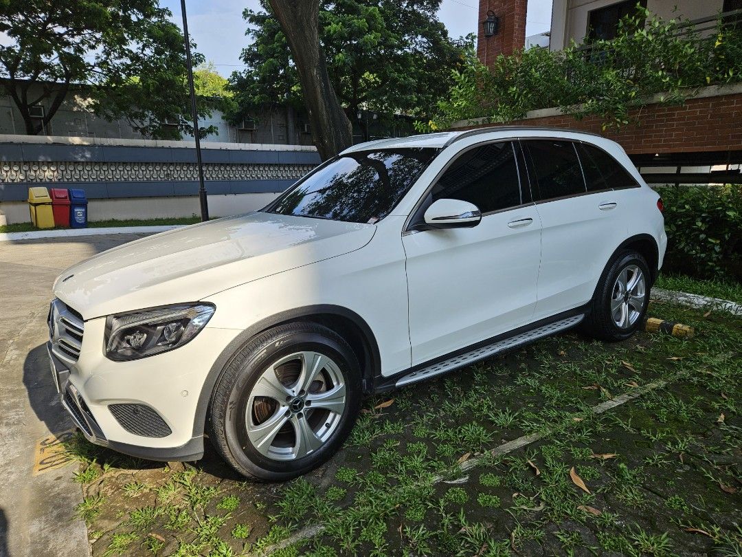 Mercedes-Benz GLC200 Exclusive Auto (Category: Used Cars) located in Taguig. Submitted by 11aiden (Listing ID 1470946831, Image 1). Description: Quick Sale! Mercedes Benz GLC200 exclusive • Year 2018. 66,000km+ • Engine: 2.0-liter turbo charged 4-cylinder petrol • Full options • Auto pilot parking assistance • Black Leather Interior • Apple carplay & Android auto • Casa Maintained • No issues • Not Flooded / No Accident History • Exellent conditi