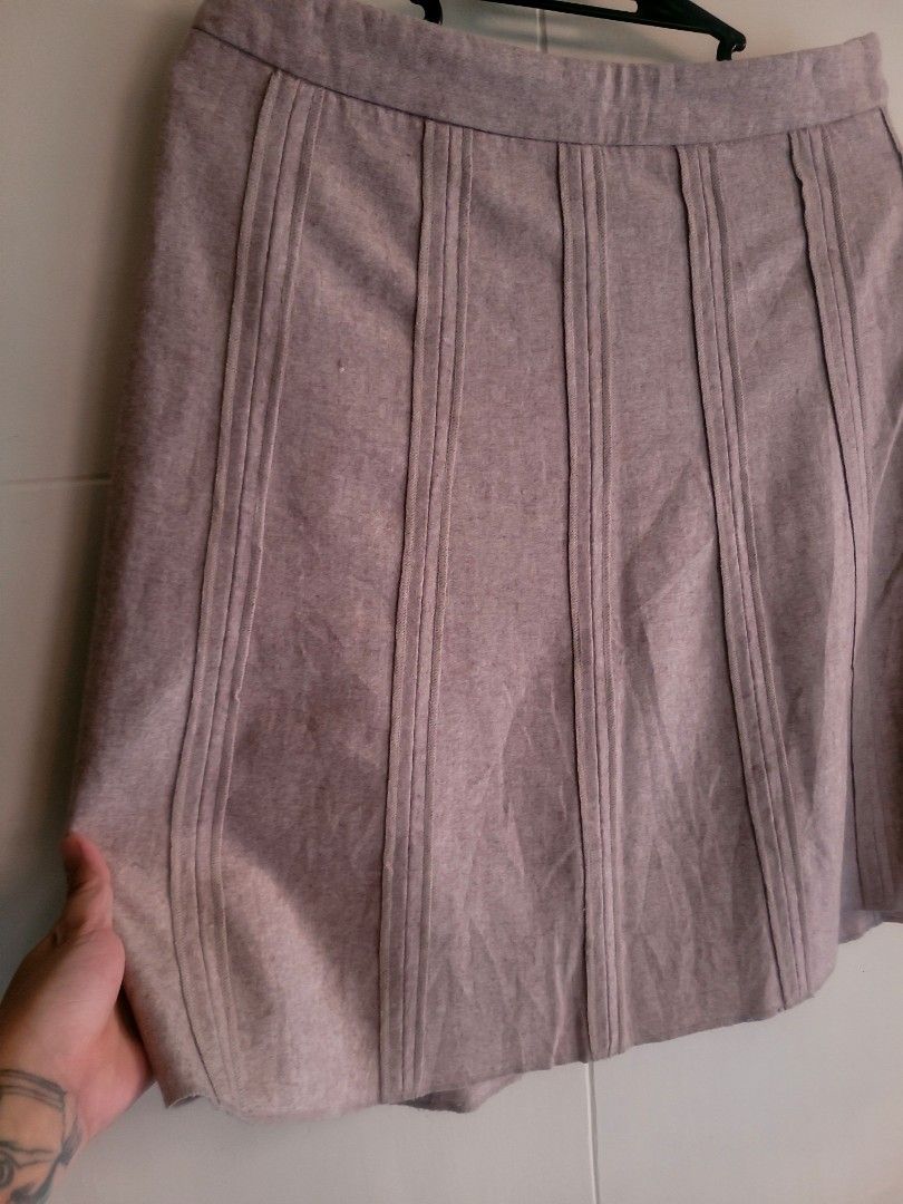 Merona Skirt. As new (Category: Shirts) located in Los Banos. Submitted by lopecruz (Listing ID 1470970444, Image 2). Description: 30"waist 15"length condition: like new, no flaws M-L.