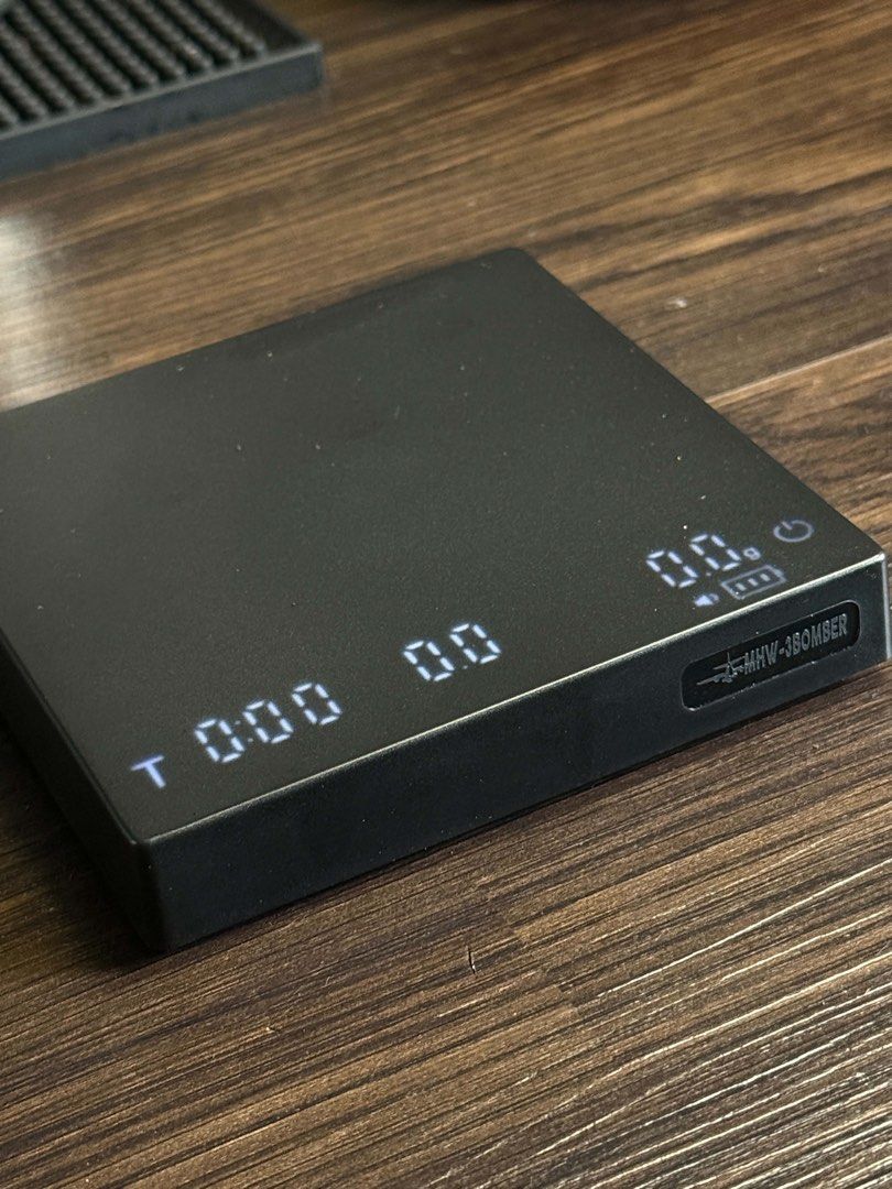 MHW-3BOMBER Cube Coffee Scale 3.0 Mini Pro ☕️ Scale (Category: Coffee & Tea Tableware) located in Mandaluyong City. Submitted by fierceshark.44ce3c (Listing ID 1470955424, Image 2). Description: Compact, ultra-fast, and precise—designed specifically to fit easily under any espresso machine drip tray while being fully capable for pour-overs! 💡 Key Features & Specs: • High Precision: 0.1g accuracy (Weighing range: 0.3g to 2000g) • Real-Time Flow R