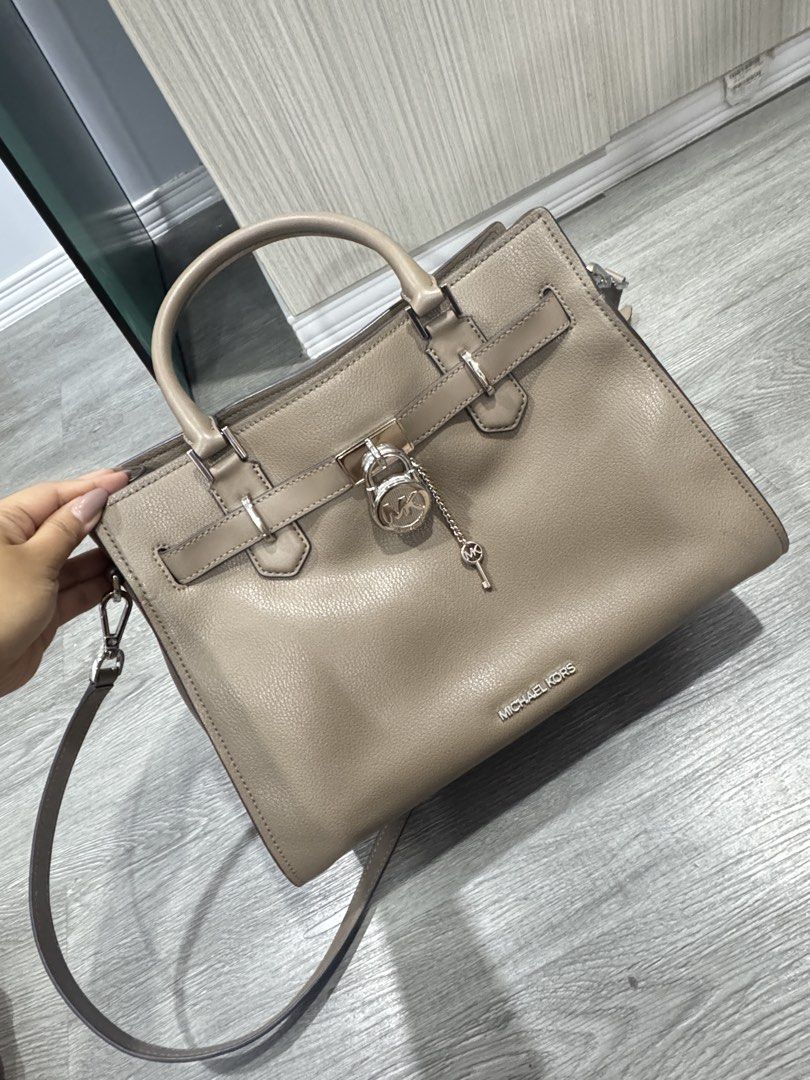 MICHAEL KORS HAMILTON MEDIUM BAG (Category: Shoulder Bags) located in Las Pinas. Submitted by larose_boutiquemnl (Listing ID 1470981259, Image 1). Description: MICHAEL KORS HAMILTON MEDIUM BAG 🤎 Decluttering my MK Hamilton Medium in a beautiful taupe shade! ✨ Bought from Japan 🇯🇵 ✨ Used only 3x ✨ Excellent condition ✨ Well-kept and ready for its next owner 📍 Location: Makati City 💰 Asking Price: ₱5,000 ONLY Selling low! Grab this gorgeous MK