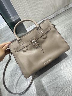 (Category: ) located in . Submitted by larose_boutiquemnl (Listing ID 1470981259, Image 1). Description: .