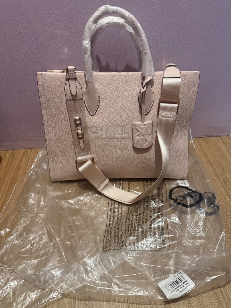 Michael Kors Mirella Pink Tote Bag (Category: Shoulder Bags) located in Pasig City. Submitted by sea321 (Listing ID 1470940293, Image 2). Description: - Authentic Michael Kors Mirella tote in Powder Blush Multi - Crafted from durable pebbled leather with elegant gold-tone hardware - Dual top handles and a convenient adjustable fabric shoulder strap - Spacious fabric-lined interior featuring a secure zip pocket and slip pockets - Includes matching