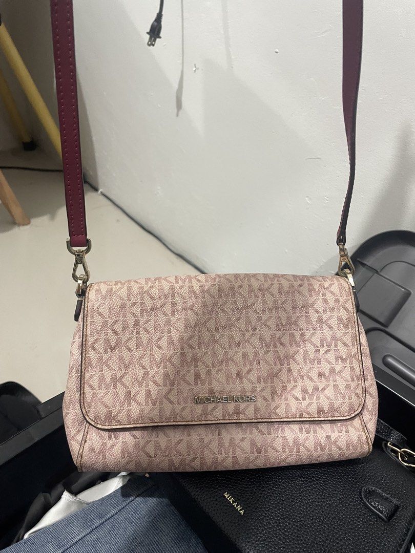 Michael Kors Pink MK Monogram Crossbody Bag (Category: Luxury Bags & Wallets) located in Imus. Submitted by httpnrl (Listing ID 1471036008, Image 3). Description: .