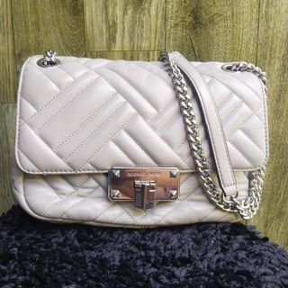 (Category: ) located in . Submitted by dione_closet503 (Listing ID 1470933609, Image 1). Description: .