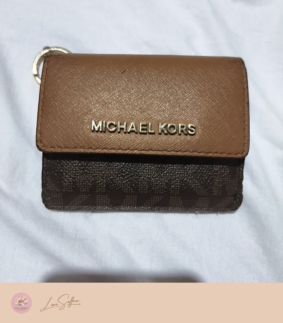 Michael Kors Small card wallet (Category: Wallets & Card holders) located in Cavite. Submitted by Love.Saffron (Listing ID 1471048259, Image 1). Description: Mivhael Kors Small card wallet Php 350 only (LAST PRICE POSTED) Preloved MK wallet Heavily used Please see photos Faded hardwares Missing rubber lining Location: DASMARIÑAS CAVITE.