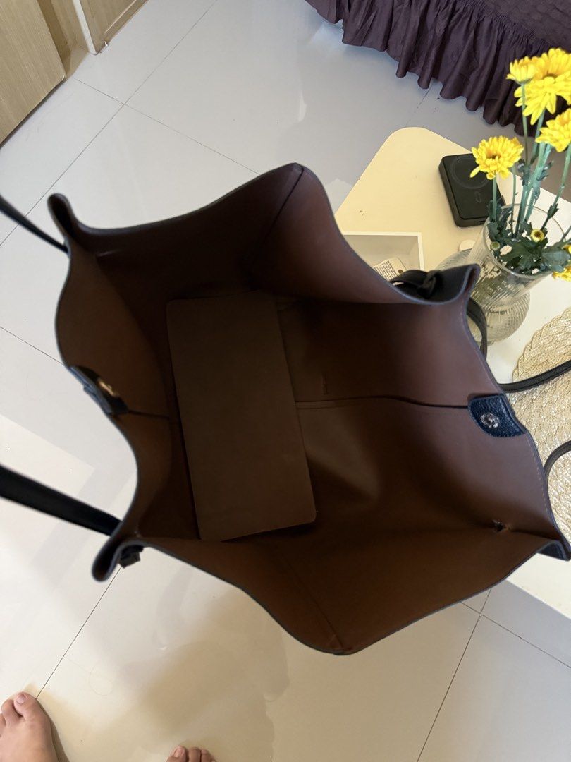 MICHI LAURA TOTE BAG LARGE (Category: Tote Bags) located in Manila. Submitted by kluvs2declutter (Listing ID 1471016699, Image 3). Description: Michi Laura Tote Bag in Black (Leather) — rfs: declutter —fixed price.