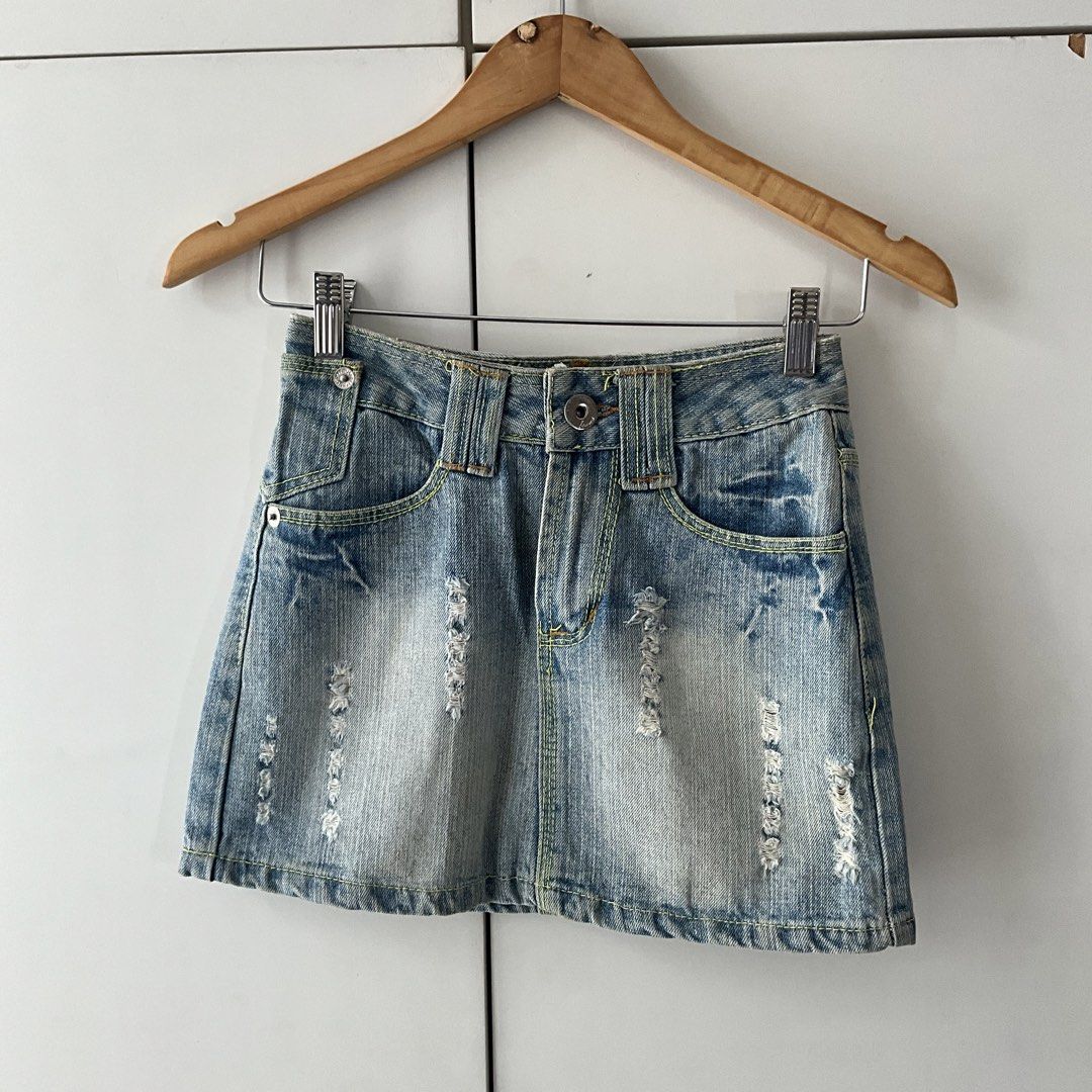 mickey mouse denim skirt (Category: Skirts) located in Paranaque City. Submitted by ursaturdayfaves (Listing ID 1470965047, Image 1). Description: .