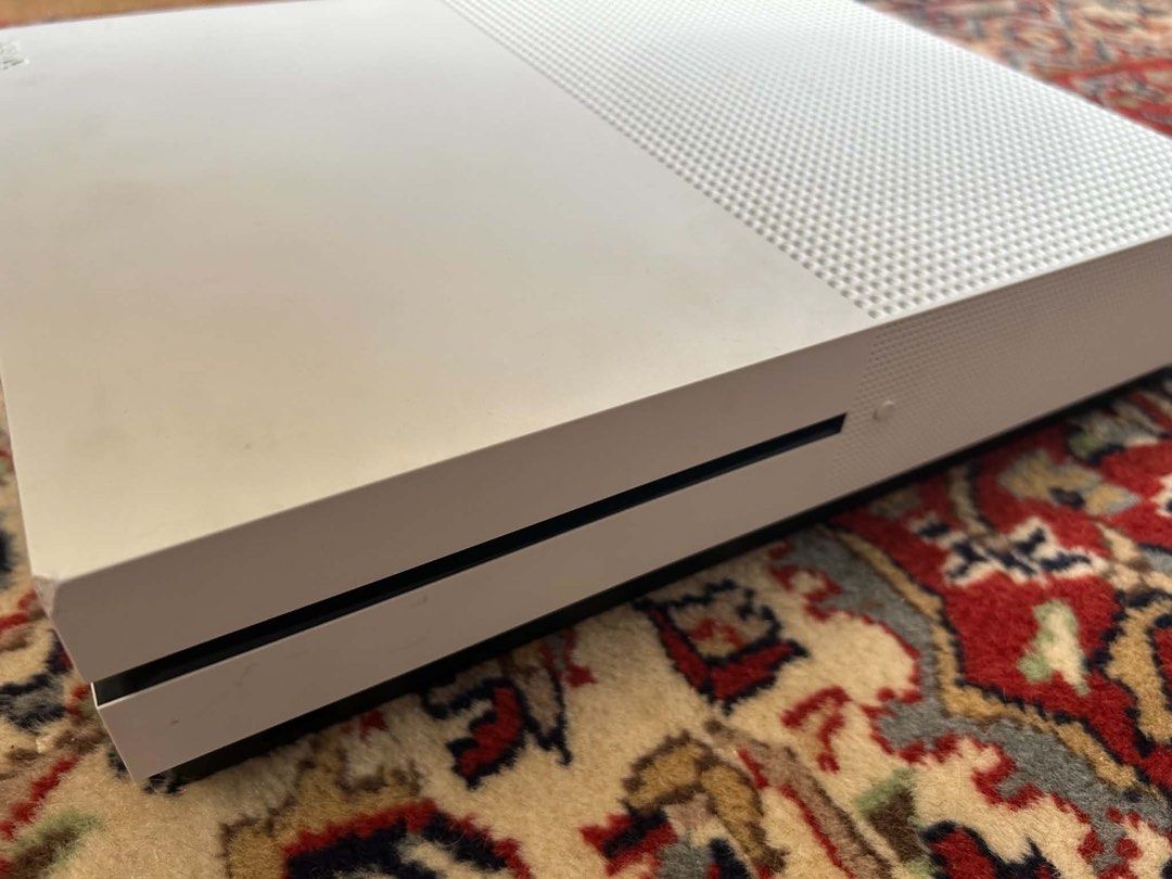 Microsoft Xbox One S Model 1681, 500GB / 365GB usable storage (Category: Electrical, Adaptors & Sockets) located in Pasig City. Submitted by califinestcollectibles (Listing ID 1470978242, Image 1). Description: Microsoft Xbox One S Model 1681, 500GB / 365GB usable storage Package: Console 3 free Xbox One CD 220volts EL#0047 Original/Authentic from USA Pick up at One Oasis condominium ortigas extension pasig city Or Delivery via Lalamove, Jnt, LBC