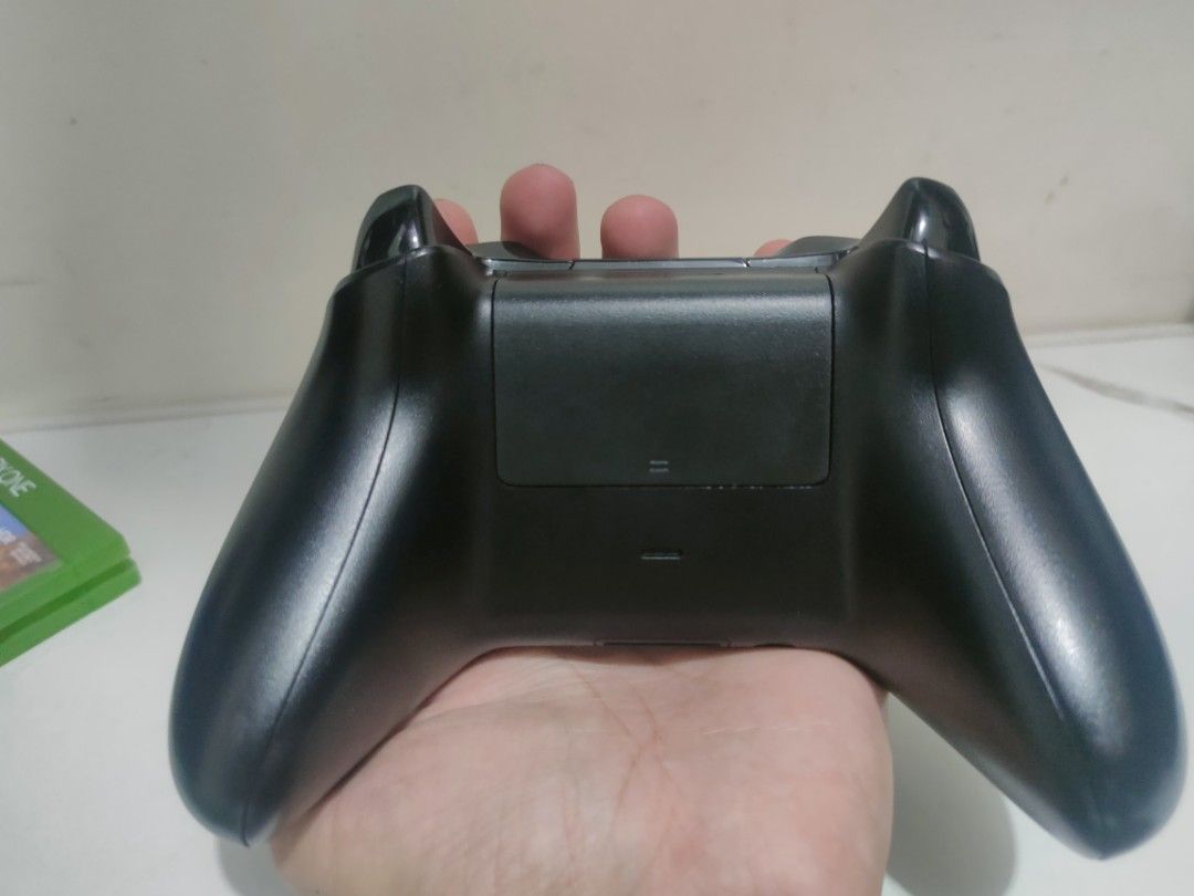 Microsoft Xbox One Wireless Controller Black (Category: Controllers) located in Manila. Submitted by billythekid05 (Listing ID 1471011934, Image 2). Description: - Authentic Microsoft Xbox One controller in classic matte black - Compatible with both Xbox consoles and PC - Features responsive dual thumbsticks, D-pad, and face buttons - Clean shell with no cracks or deep scratches - Grips retain their original texture for better handling - Excellen