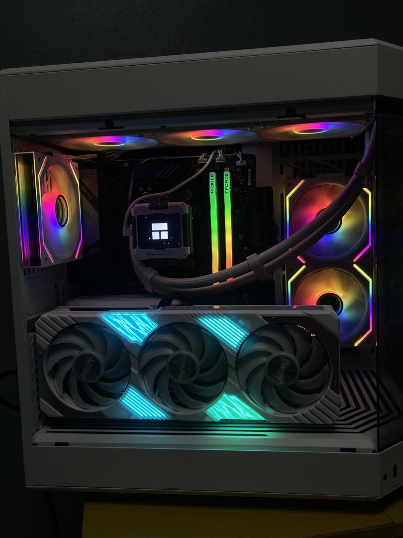 Mid to highend white am5 build (Category: Desktops) located in Manila. Submitted by noblepenguin_112665 (Listing ID 1470935206, Image 3). Description: Asking price is 110k NEGOTIABLE Location: Laguna or Cavite Delivery or pickup✅ Processor : Ryzen 7 7700X MoBo: B650 Eagle AX GPU: Palit GamingPro RTX 4070 TI Ram: TForce 32gb RAM 6000mhz Storage: 1tb WD Nvme Gen4 Cpu Cooler: AIO Thermalright Frozen Warframe PSU: Gigabyte 850w + 80 Gold Case: Hyte Y