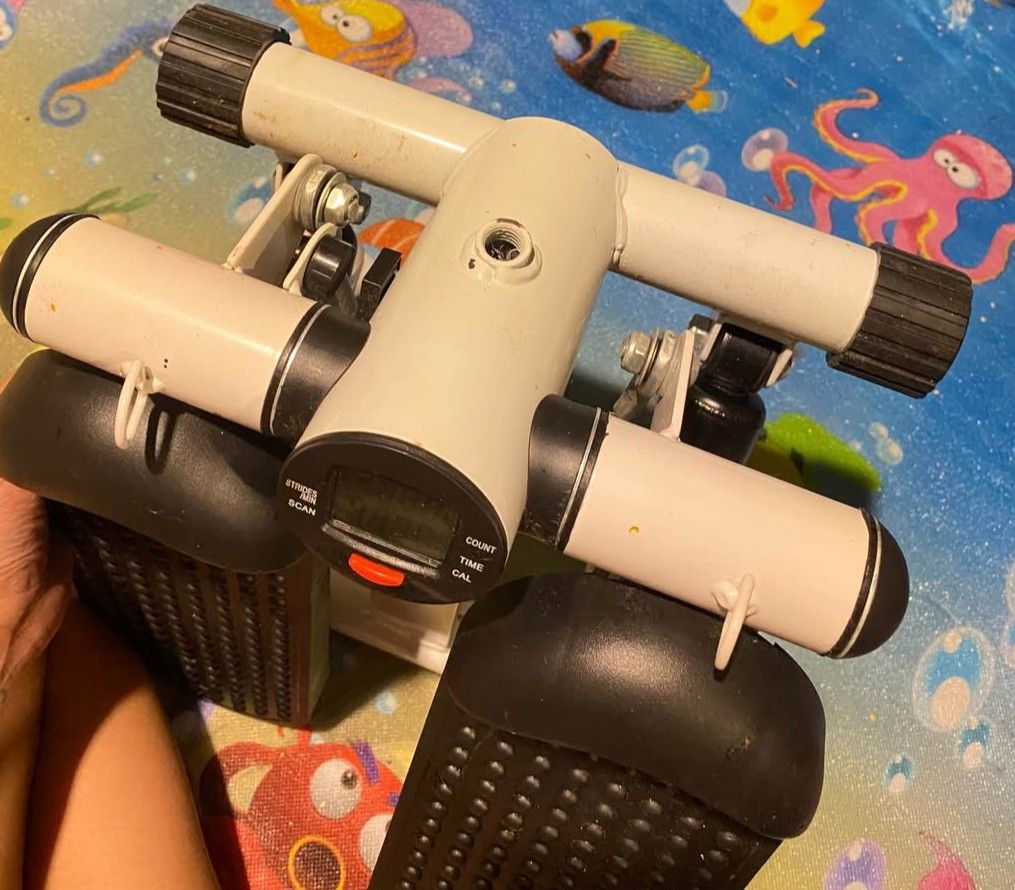 mini stepper exercise machine (Category: Cardio & Fitness Machines) located in Valenzuela. Submitted by justgorjas (Listing ID 1470957468, Image 3). Description: Negotiable ‼️ Location: Malanday Valenzuela City Issue: may sulat lang.