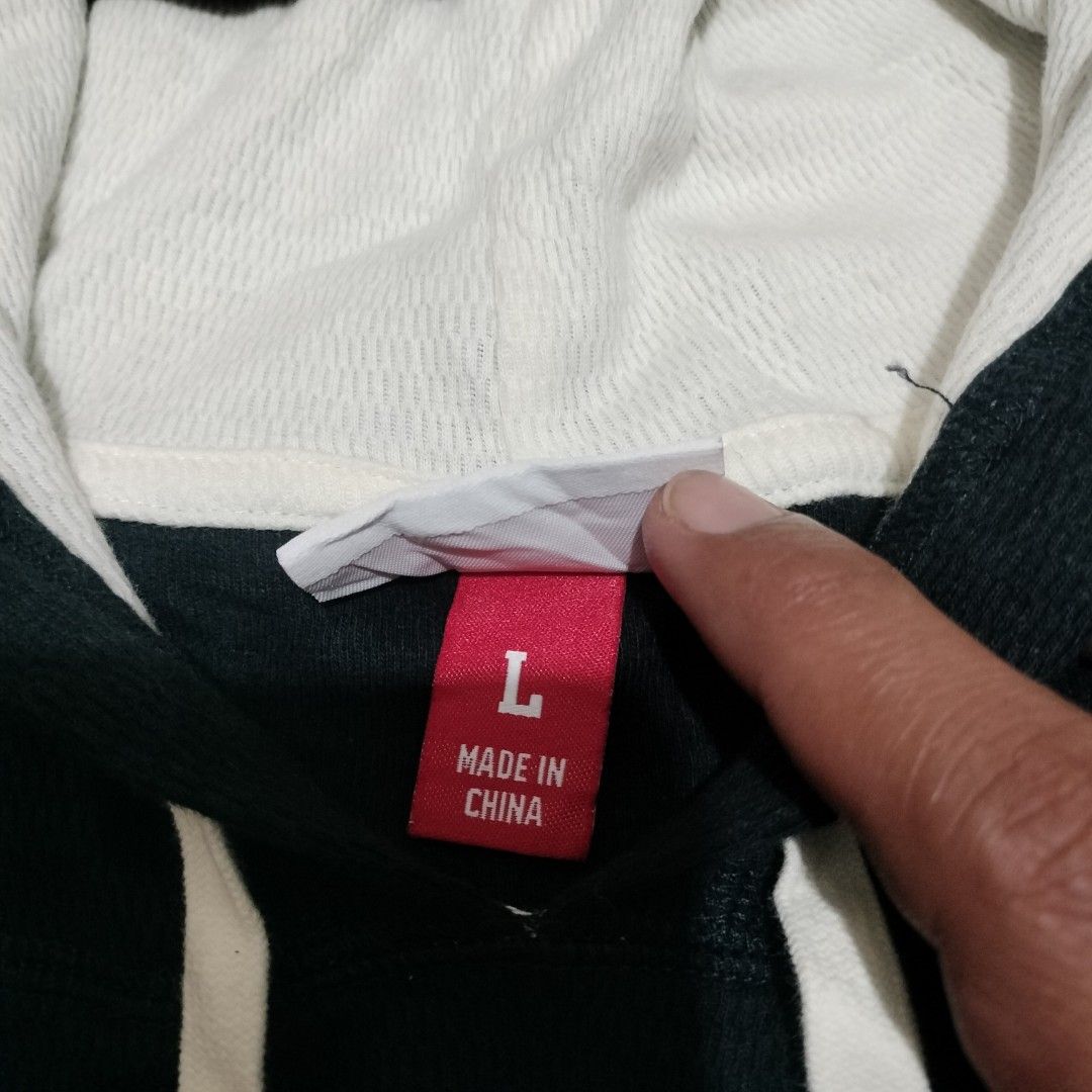 MITCHELL AND NESS LAKERS HOODIE (Category: Hoodies) located in Sariaya. Submitted by social_animalz (Listing ID 1471087500, Image 3). Description: 22.5 x 29.5 embroidered shipping fee is not included.