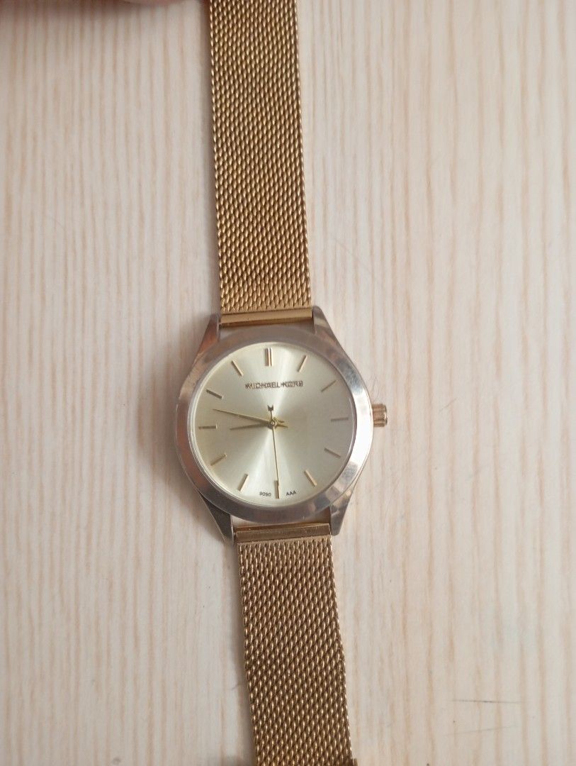 MK aaa (Category: Women's Watches) located in Las Pinas. Submitted by quick_deals_great_finds2 (Listing ID 1470935679, Image 2). Description: Quartz with battery 35mm medium adjustable wrist size.