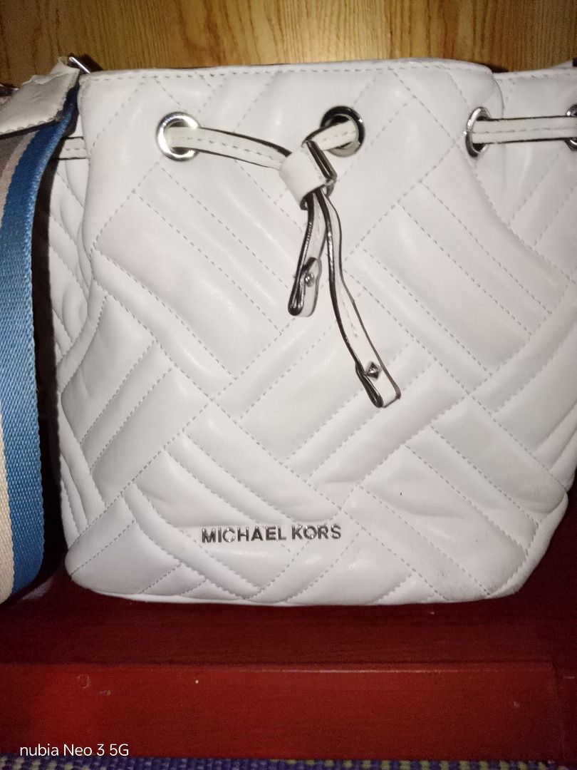 MK Bucket bag (Category: Cross-body Bags) located in Trece Martires City. Submitted by sulit_buys (Listing ID 1471000389, Image 2). Description: Issue: see last picture With minimal rubs on edges OG.