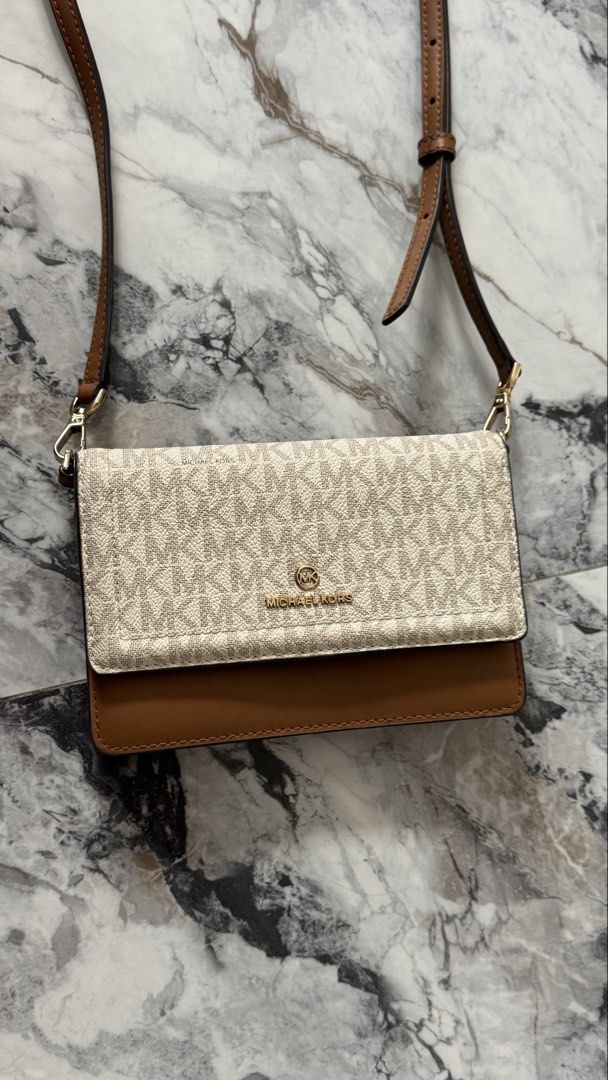 MK Jet Set Charm (Category: Cross-body Bags) located in Manila. Submitted by declutter_time25 (Listing ID 1470991863, Image 2). Description: Jet Set Charm bought it for 198$ selling now half the price of it.