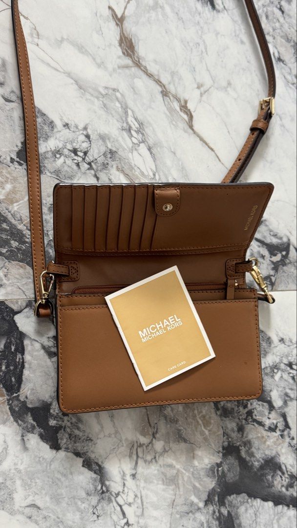 MK Jet Set Charm (Category: Cross-body Bags) located in Manila. Submitted by declutter_time25 (Listing ID 1470991863, Image 3). Description: Jet Set Charm bought it for 198$ selling now half the price of it.