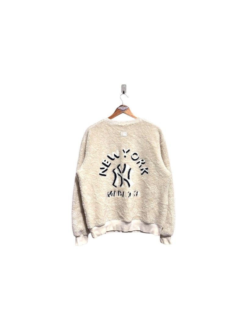 MLB New York Yankees Fleece Pullover Sweatshirt (Category: Hoodies) located in Bauan. Submitted by onetwothrift2 (Listing ID 1471076520, Image 1). Description: MLB New York Yankees Fleece Pullover Size: Medium - Large Dimes: L27 W23. 5 Color rate: 10/10 Excellent condition No issue.