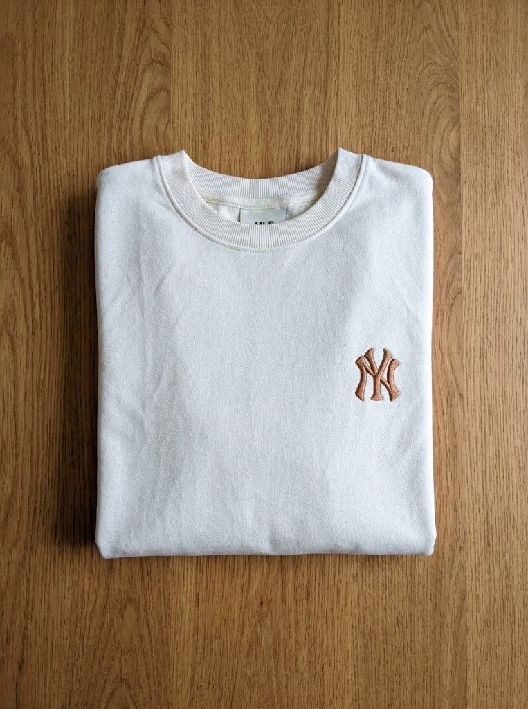 MLB NY YANKEES VARSITY SWEATER (Category: Coats, Jackets and Outerwear) located in Zamboanga. Submitted by luckythrifts67 (Listing ID 1470993176, Image 1). Description: Brand: MLB Korea / MLB NY Yankees Type: Sweater Jacket / Varsity Knit Jacket Condition: 10/10 - Like New, Excellent Condi, Good as New Issue: None. No stains, no holes, no lints Size on Tag: M Size Equivalent: EU 50 / UK 40 / US 40 Measurements: 24 x 26 - fits up to Large frame Or