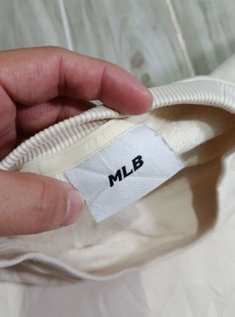 MLB NY YANKEES VARSITY SWEATER (Category: Coats, Jackets and Outerwear) located in Zamboanga. Submitted by luckythrifts67 (Listing ID 1470993176, Image 3). Description: Brand: MLB Korea / MLB NY Yankees Type: Sweater Jacket / Varsity Knit Jacket Condition: 10/10 - Like New, Excellent Condi, Good as New Issue: None. No stains, no holes, no lints Size on Tag: M Size Equivalent: EU 50 / UK 40 / US 40 Measurements: 24 x 26 - fits up to Large frame Or