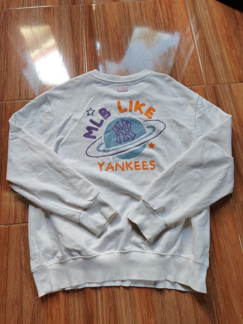 MLB SWEATSHIRT (Category: Coats, Jackets and Outerwear) located in Mahaplag. Submitted by thriftunggss (Listing ID 1470996203, Image 2). Description: GOOD CONDITION MAY MINIMAL HAIRLINE LANG AT MALIIT NA STAIN INDICATED NA SA PHOTO 21.5x29 MEDIUM-LARGE 380+SF.