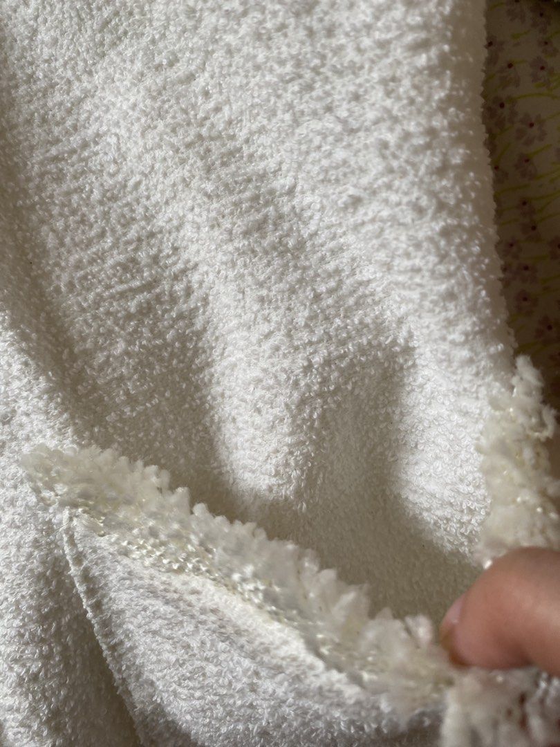 MNG/MANGO Basics White Tweed Jacket Size EUR L (Category: Coats, Jackets and Outerwear) located in Quezon City. Submitted by damclothings.ph (Listing ID 1470953104, Image 3). Description: - Brand: MNG Basics - Color: White - Material: Textured tweed with frayed edge details - Size: EUR L / USA M / MEX G - Features: Open front style, 2 front pockets, fully lined interior - Origin: Made in Turkey - Condition: Excellent.