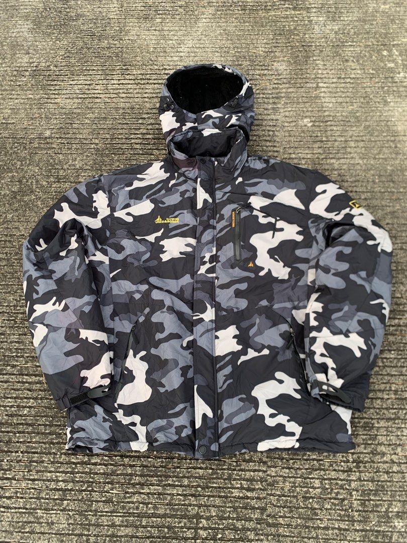 Moerdeng Waterproof Ski Jacket (Category: Coats, Jackets and Outerwear) located in Manila. Submitted by dinpaulo4442854 (Listing ID 1470982272, Image 1). Description: .