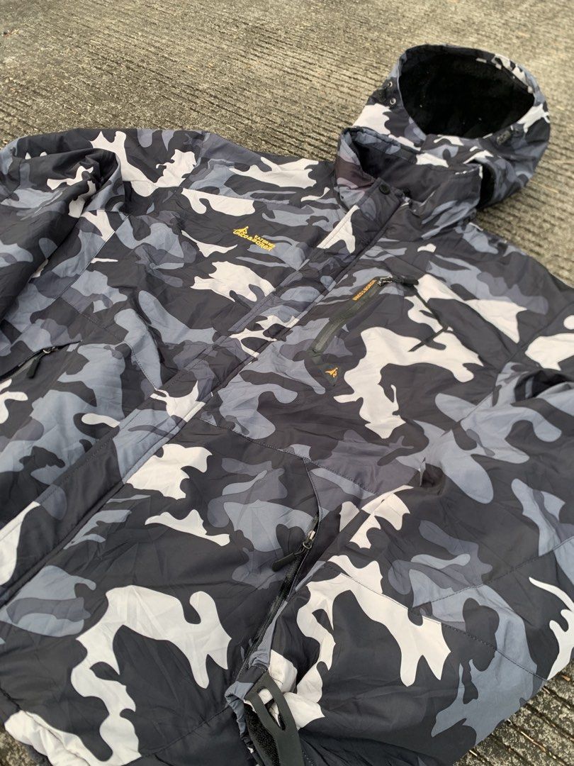 Moerdeng Waterproof Ski Jacket (Category: Coats, Jackets and Outerwear) located in Manila. Submitted by dinpaulo4442854 (Listing ID 1470982272, Image 3). Description: .