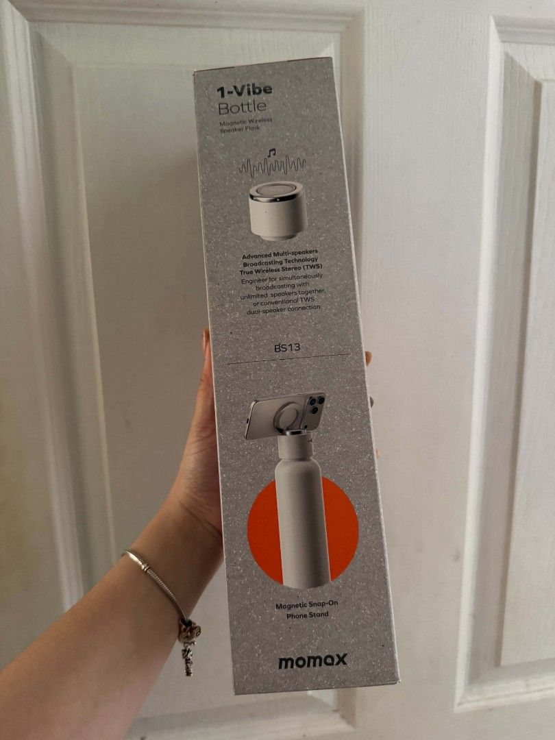 Momax 1-Vibe Bottle Magnetic Wireless Speaker Flask BS13 (Category: Water Bottles & Tumblers) located in Manila. Submitted by araarenas179210 (Listing ID 1470941663, Image 1). Description: - Brand: Momax 1-Vibe Bottle BS13 - Color: White - Capacity: 750ml (food-grade PP & stainless steel) - Audio: 3W magnetic wireless speaker with TWS support - Feature: Built-in magnetic snap-on phone stand on the lid - Durability: IPX7 waterproof rating - Inclus