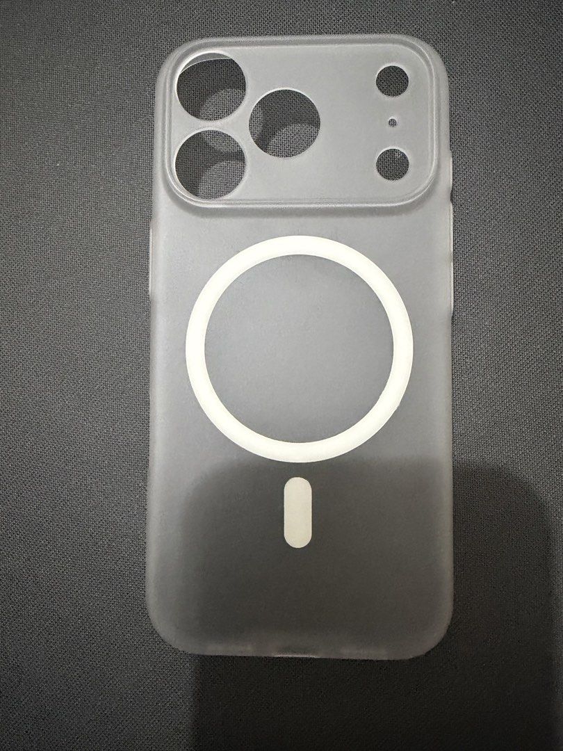 Momax Lite case for 17 Pro (Category: Cases & Sleeves) located in Mandaluyong City. Submitted by petite1800 (Listing ID 1470935802, Image 1). Description: - Never used. Fitted only..