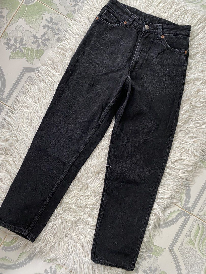 Monki Black Denim Jeans (Category: Jeans) located in Tabaco. Submitted by camila_p (Listing ID 1470988601, Image 3). Description: - Brand: Monki - Color: Classic black - Fit: High-waisted with straight legs - Details: Copper-toned buttons and rivets, five-pocket design, Monki back waistband patch - Material: Comfortable, everyday denim - Size: 25-26.