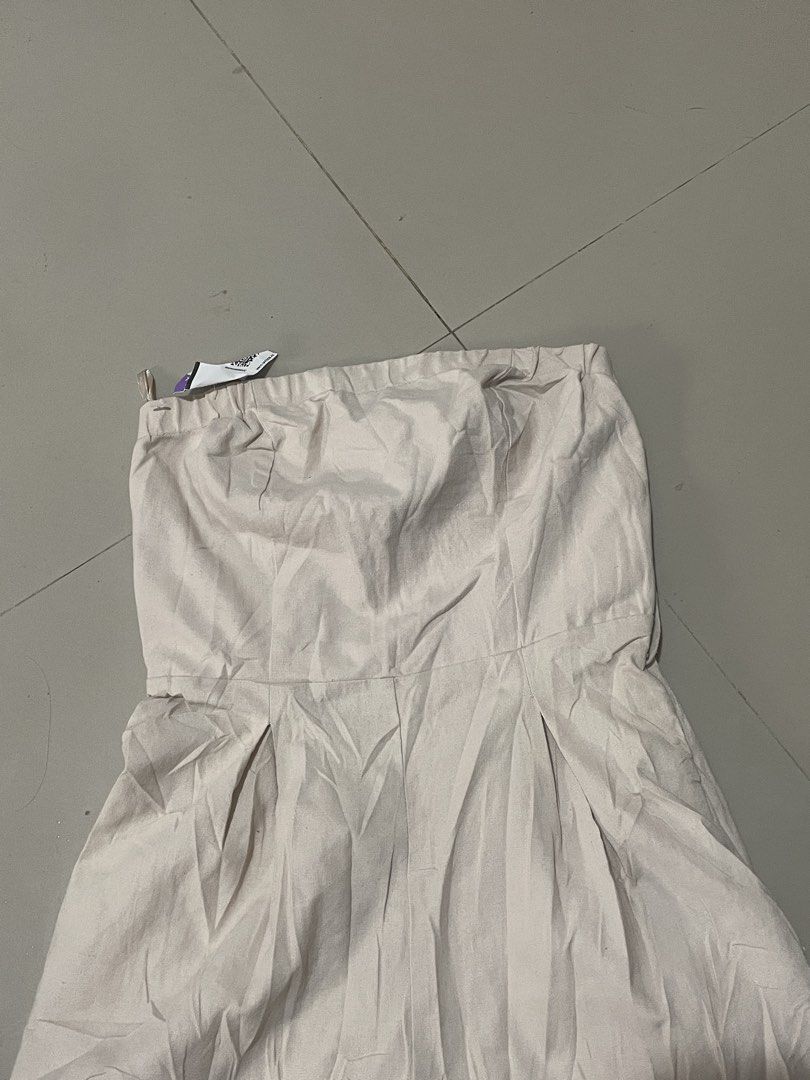 Monteau Los Angeles Strapless Romper Beige Size S (Category: Rompers) located in Dinalupihan. Submitted by maple.apparel (Listing ID 1470976719, Image 2). Description: - Brand: Monteau Los Angeles - Size: Small - Color: Beige - Style: Strapless romper with pleated front shorts - Fit: Comfy elastic smocked back panel for easy wear - Origin: Made in Vietnam - Condition: Great basic piece for casual outings and warm weather.