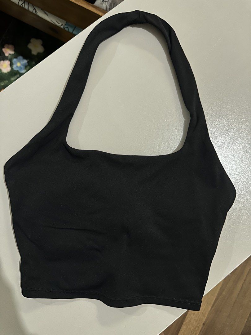 Moving Peach Black Halter Crop Top Size S (Category: Sleeveless) located in Antipolo. Submitted by wxyz9876 (Listing ID 1470961561, Image 1). Description: - Brand/Model: Moving Peach black halter crop top - Size: S - Design: Chic square neckline with a stylish ruched back detail - Support: Includes removable pads for customizable comfort - Material: Breathable activewear fabric, ideal for workouts and casual wear - Care: Machine washable up to 30
