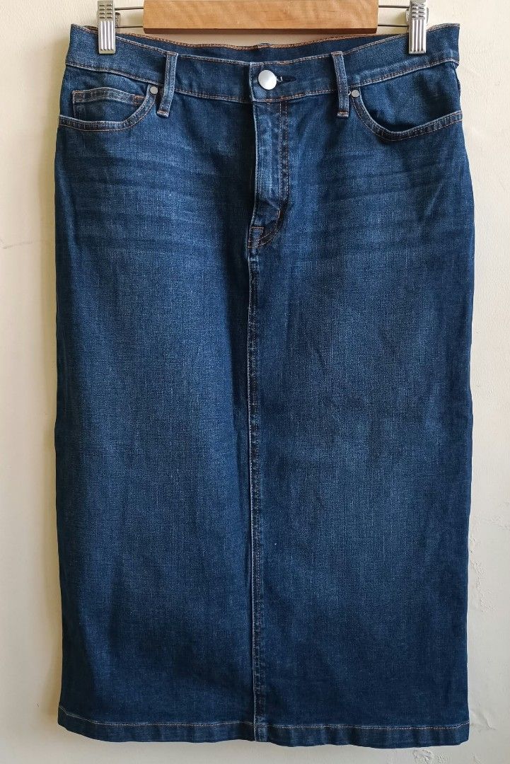 Muji Denim Skirt (Category: Skirts) located in Cebu City. Submitted by violacloset (Listing ID 1471036229, Image 1). Description: - Brand: Muji - Color: Dark Blue - Material: 96% cotton, 4% elastane (with stretch) - Style: Straight cut midi skirt with center seam details Measurements: waist : 15 1/2 waistline 28-30 hips: 18 1/2 length: 29 1/2.