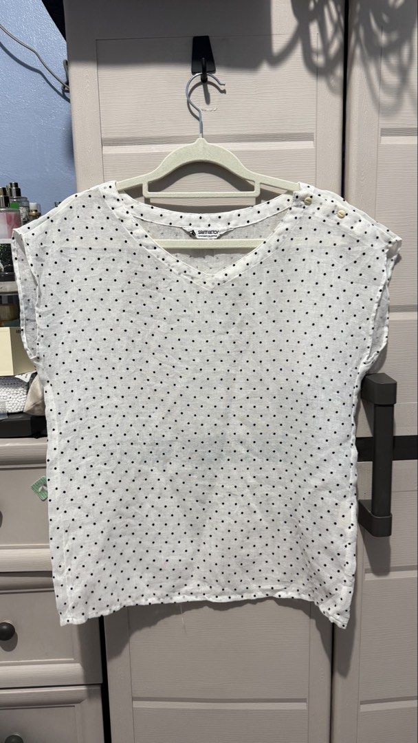 Muslin Polka Top (Category: Shirts) located in Quezon City. Submitted by dinesaur (Listing ID 1471078575, Image 1). Description: .