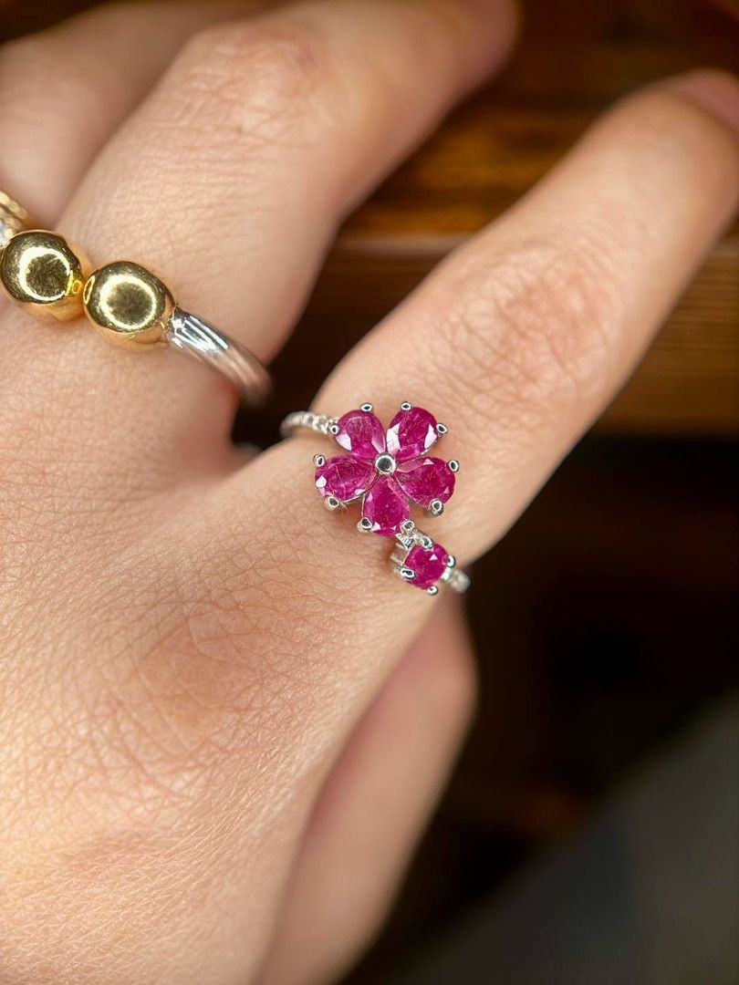 Natural Ruby in S925 Silver | Floral Ring (Category: Rings) located in Baguio. Submitted by asna_taku (Listing ID 1471019694, Image 1). Description: ❤️ Natural Ruby in S925 Silver | Floral Ring 🌺✨ A little ruby love for your everyday elegance! This dainty floral design adds a beautiful pop of pinkish-red sparkle, perfect for wearing solo or stacking with your favorite rings. 💍 ✨ Natural Ruby ✨ S925 Silver Setting ✨ Brand New ✨ Available sizes: 