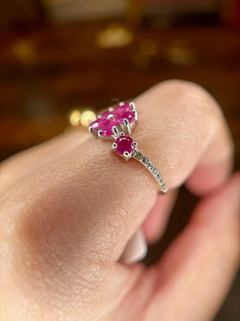 Natural Ruby in S925 Silver | Floral Ring (Category: Rings) located in Baguio. Submitted by asna_taku (Listing ID 1471019694, Image 2). Description: ❤️ Natural Ruby in S925 Silver | Floral Ring 🌺✨ A little ruby love for your everyday elegance! This dainty floral design adds a beautiful pop of pinkish-red sparkle, perfect for wearing solo or stacking with your favorite rings. 💍 ✨ Natural Ruby ✨ S925 Silver Setting ✨ Brand New ✨ Available sizes: 