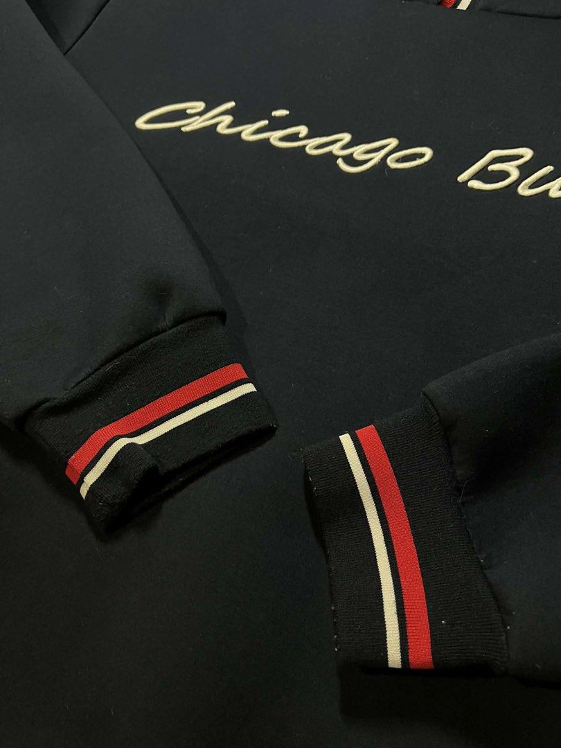 Nba Chicago Bulls hoodie (Category: Coats, Jackets and Outerwear) located in Bacoor. Submitted by thriftmar (Listing ID 1471010460, Image 3). Description: .