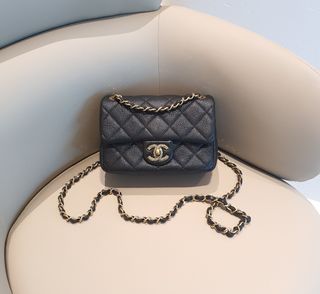 (Category: ) located in . Submitted by luxurydesignerbrands (Listing ID 1471063127, Image 1). Description: .