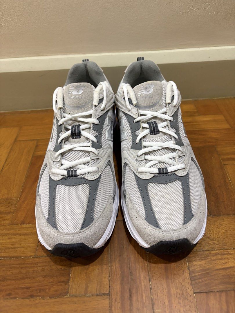 New Balance 530 (Men’s) (Category: Sneakers) located in Quezon City. Submitted by green.archer (Listing ID 1471021317, Image 3). Description: SALE! New Balance 530 (Men’s) - Color: Grey/White - Size: 9.5 M (US) - 100 % Authentic SALE Price: 2,800! Call/Text if Interested: 09209068636.