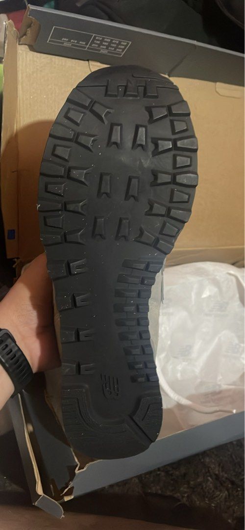 New Balance 574 Classic Gray (Category: Casual Shoes) located in Manila. Submitted by briantafalla_04 (Listing ID 1470988890, Image 3). Description: Never been used (as in sinukat lang talaga pagdating nung item) Will be selling it as the same price from when I bought it (Bought last payday sale sa orange app) RFS: incorrect size (masikip sya sakin 😅😭).
