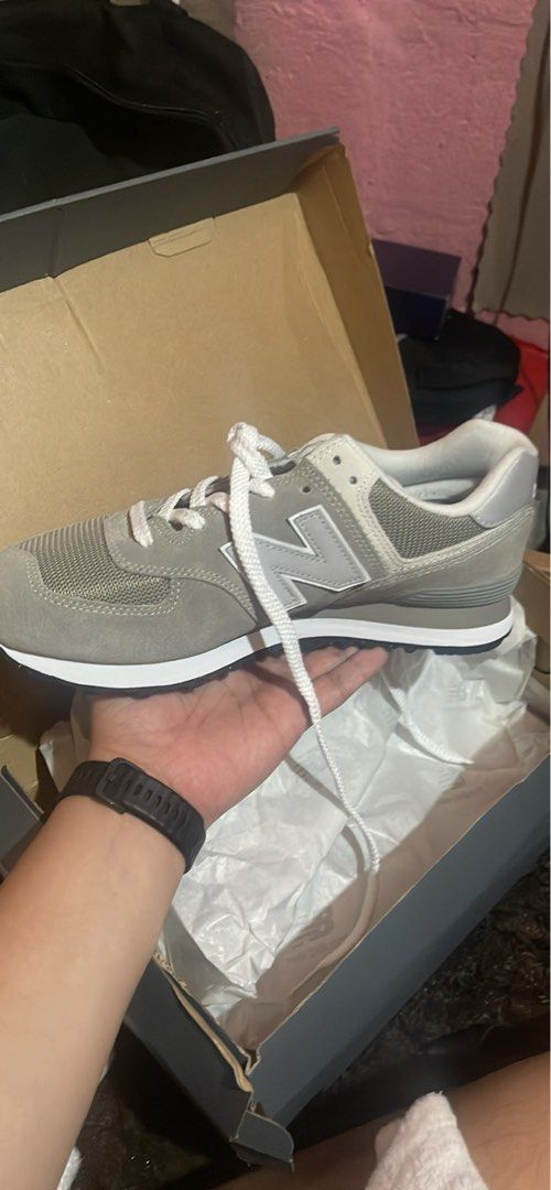 New Balance 574 Classic Gray (Category: Casual Shoes) located in Manila. Submitted by briantafalla_04 (Listing ID 1470988890, Image 1). Description: Never been used (as in sinukat lang talaga pagdating nung item) Will be selling it as the same price from when I bought it (Bought last payday sale sa orange app) RFS: incorrect size (masikip sya sakin 😅😭).