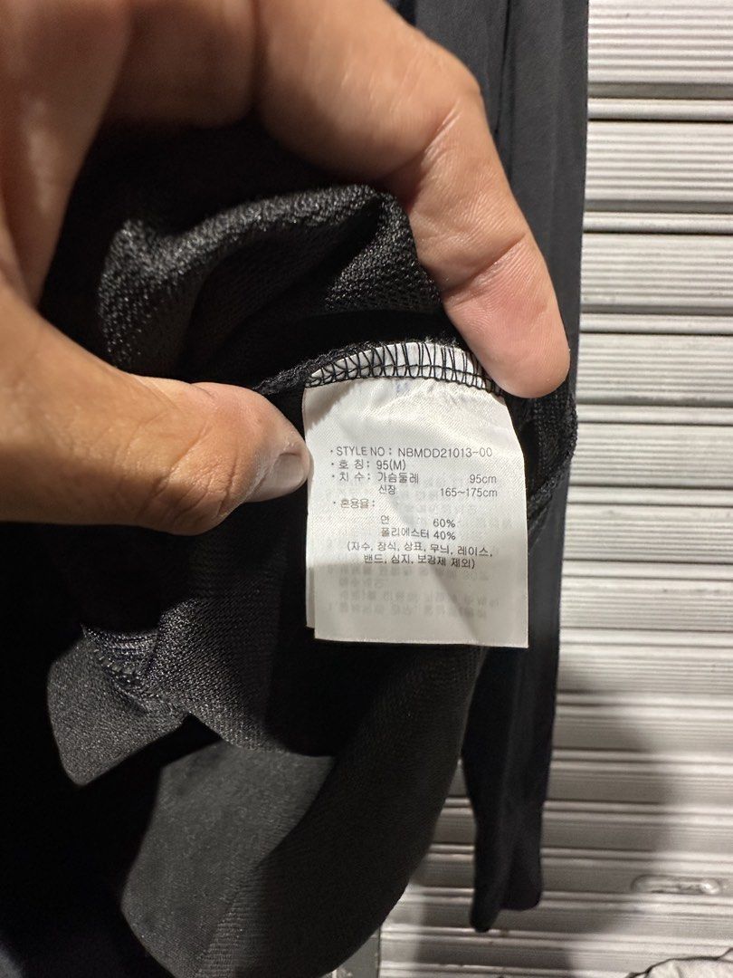 New balance hoodie jacket size medium (Category: Coats, Jackets and Outerwear) located in Cebu City. Submitted by antonio.river (Listing ID 1471043615, Image 3). Description: New balance size medium Dimension W22 L27.5 Good as new No issue Location maguikay Mandaue city cebu.