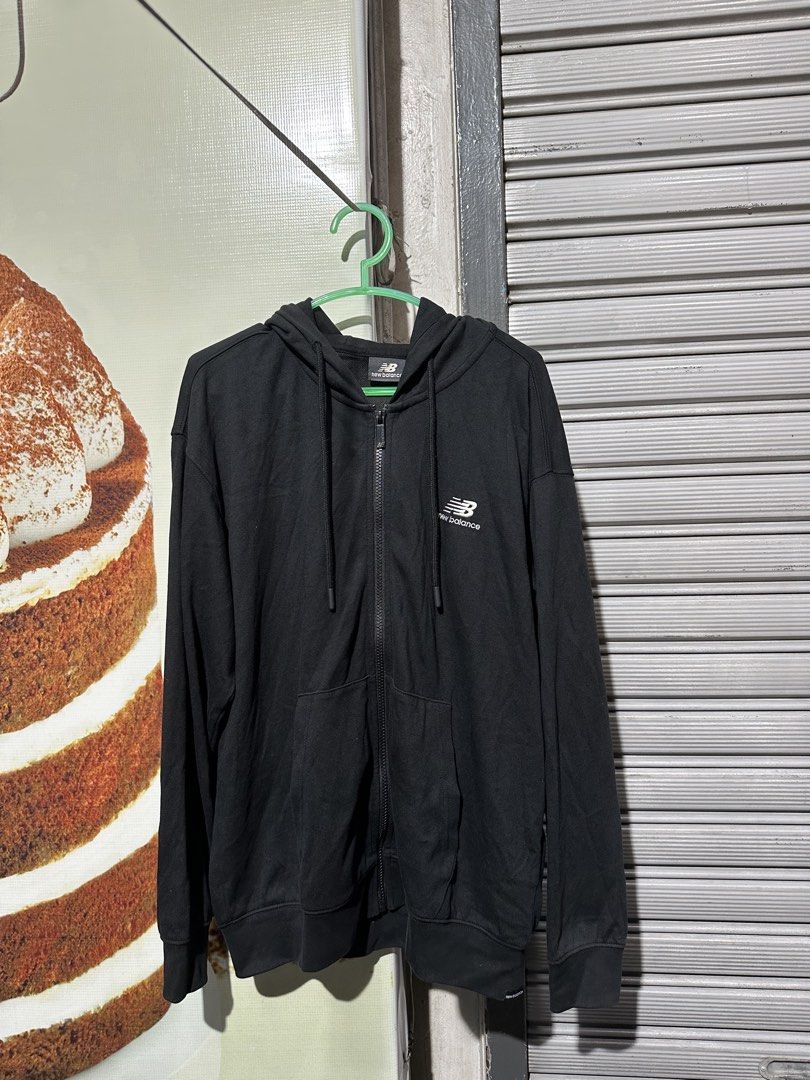 New balance hoodie jacket size medium (Category: Coats, Jackets and Outerwear) located in Cebu City. Submitted by antonio.river (Listing ID 1471043615, Image 1). Description: New balance size medium Dimension W22 L27.5 Good as new No issue Location maguikay Mandaue city cebu.