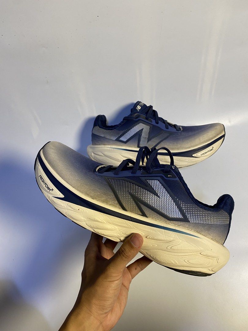 New Balance Running shoes (Category: Casual Shoes) located in Davao. Submitted by lil.thriftjhayy (Listing ID 1471091614, Image 2). Description: 8.5 to 9.