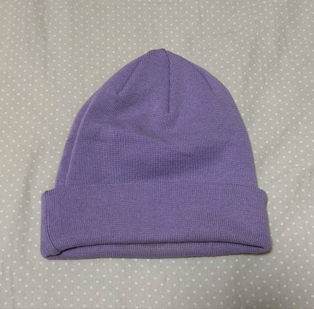 New Era Basic Cuff Beanie (Category: Hats & Beanies) located in Marikina City. Submitted by 4letsgdawg (Listing ID 1471069779, Image 2). Description: - Authentic - one size fits most - clean knit texture w white team logo and red heart embroidery on the fold over cuff - pm for more deets mop: gcash, gotyme mod: lbc, lalamove loc: marikina .