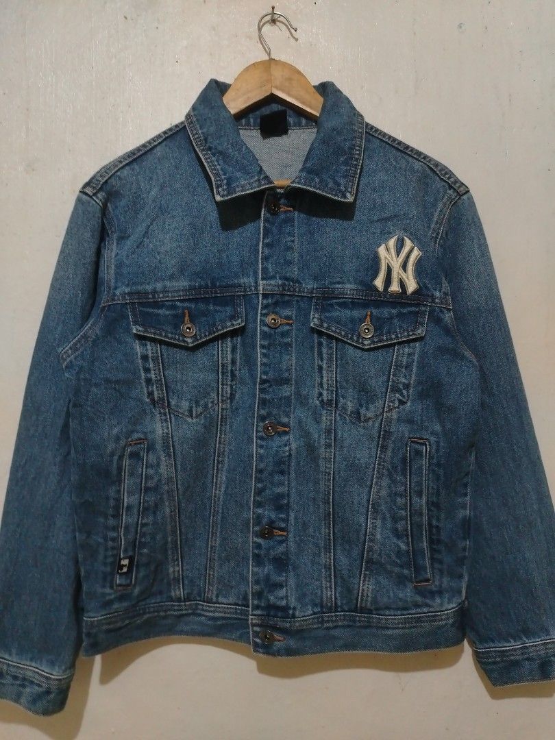 New York Yankees MLB Denim Jacket (Category: Coats, Jackets and Outerwear) located in Rizal. Submitted by gmpastoffi75031 (Listing ID 1470969443, Image 2). Description: - Official MLB New York Yankees merchandise - dimes 21x25 - Classic blue denim jacket design - Large embroidered NY logo on the back and small logo on the front chest - Button-up front closure - Functional chest and side pockets - Great layering piece for cool weather - Condition: