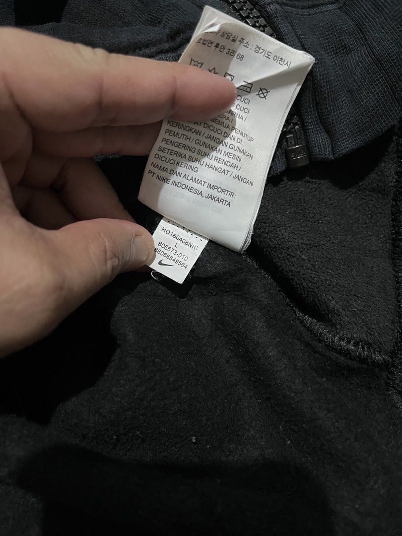 NIKE (Category: Coats, Jackets and Outerwear) located in Kabankalan. Submitted by miaangelar73343 (Listing ID 1471060103, Image 3). Description: .
