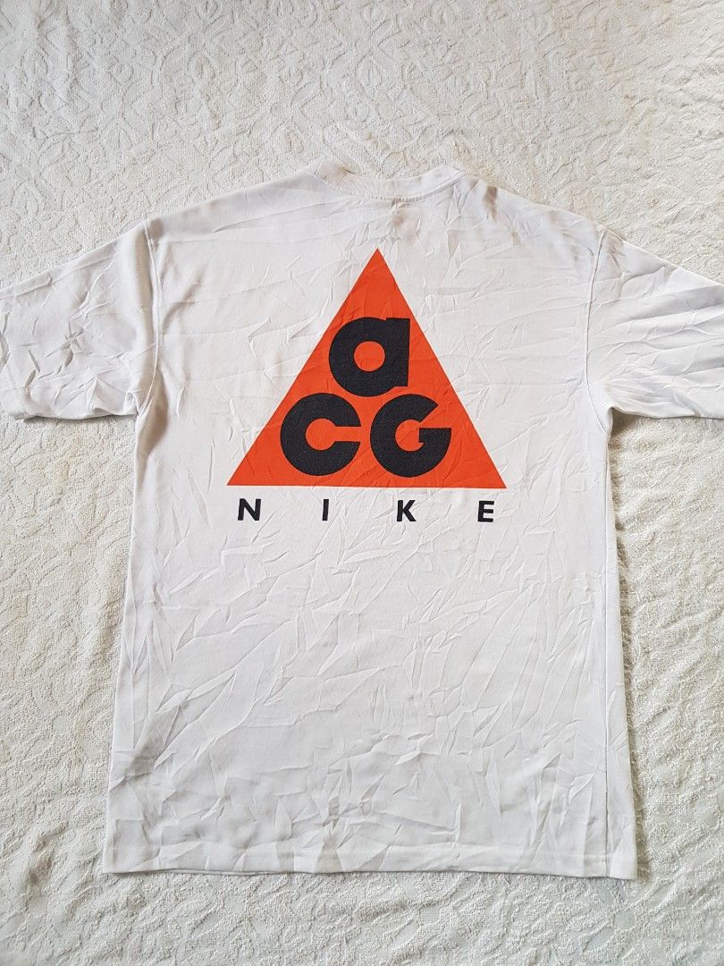 Nike Acg T Shirt (Category: Tshirts & Polo Shirts ) located in Santo Domingo. Submitted by jcobedoza213916 (Listing ID 1470996544, Image 1). Description: Nike Acg T Shirt men's & women's Width 20 Lenght 27.5 size in tag SMALL best fit excellent condition color rate 9.8/10 goods as a new no issue: No Pinhole No Flaws No Discoloration.