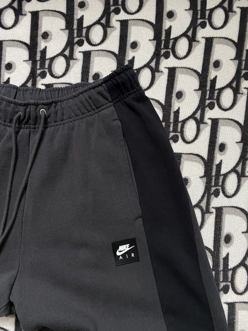 Nike Air Baggy Sweatpants (Category: Joggers) located in Alfonso. Submitted by clyde.nicole.cerilo1 (Listing ID 1470932227, Image 3). Description: Nike Air Baggy Sweatpants Size M On Tag 30-38 Waistline 37 Length 14 Thighs 9.5 Hem Complete Tags 9/10 Color Rate And Condition Patch Details Adjustable Hem Extra Pocket On Side No Issue Excellent Condition Located At Amuyong Alfonso Cavite Payment First Shipped Via J&t express.