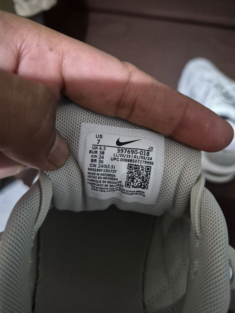 Nike Air Max Command Size US 7 (Category: Sneakers) located in Manila. Submitted by jm1218 (Listing ID 1471048785, Image 3). Description: - Brand: Nike - Color: Clean White - Size: US 7 / UK 4.5 / EUR 38 - Condition: Excellent, spotless tread underneath with zero dirt - Features: Comfortable cushioning and durable rubber outsoles - Perfect for: Classic everyday wear and daily rotation.